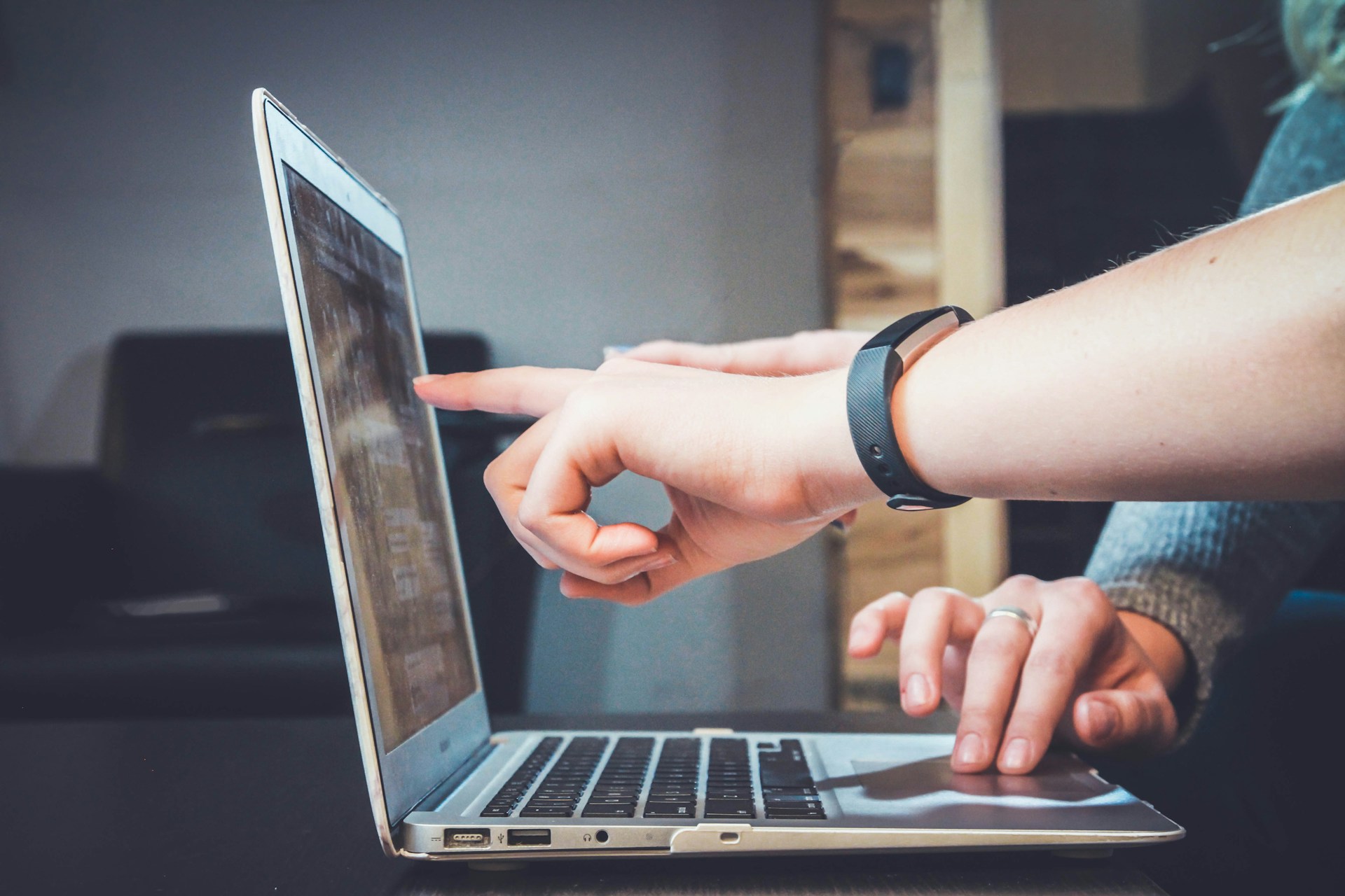 Verified Reviews Vs Anonymous Reviews: A Contractor Guide