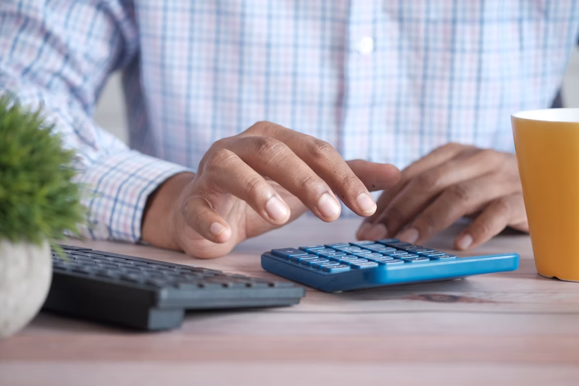 Should Contractors Require Deposits? When to Ask and How Much