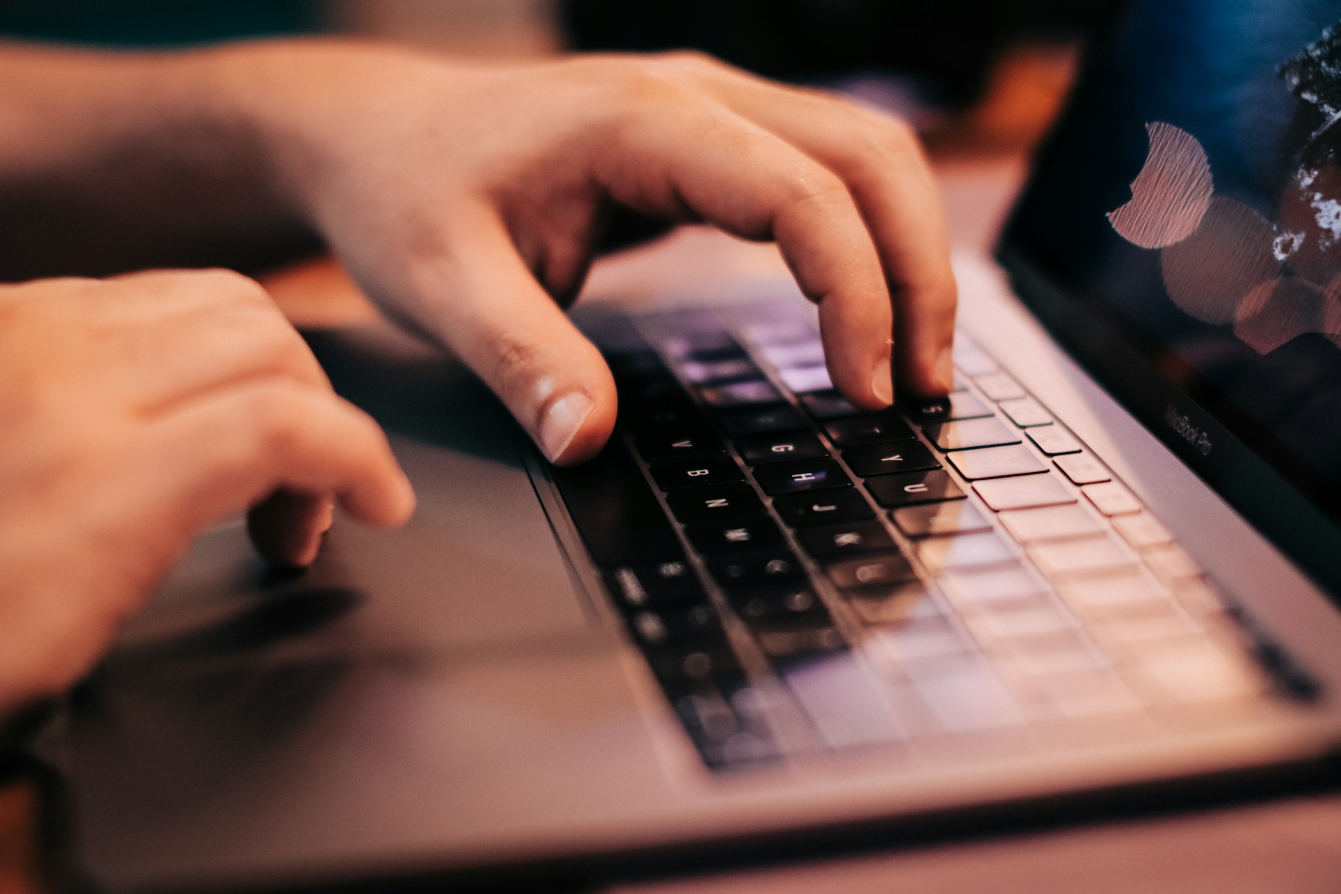 B2B Review Sites: What Contractors Need Before Dispatching a Crew