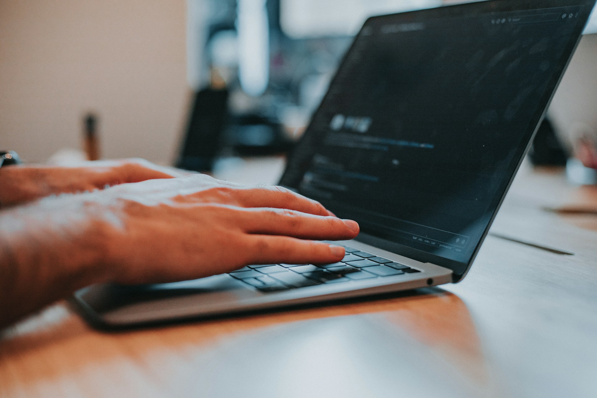 Handyman CRM Software: How Notes and Customer History Help You Avoid Repeat Problem Clients